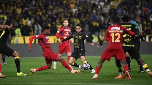 الاتحاد يسقط في فخ التعادل أمام ضمك في الدوري السعودي