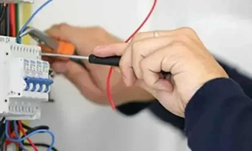 ضبط 200 قضية سرقة تيار كهربائي خلال حملات في القاهرة