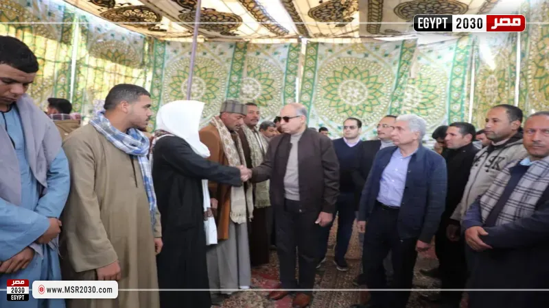 محافظ المنيا يقدم واجب العزاء