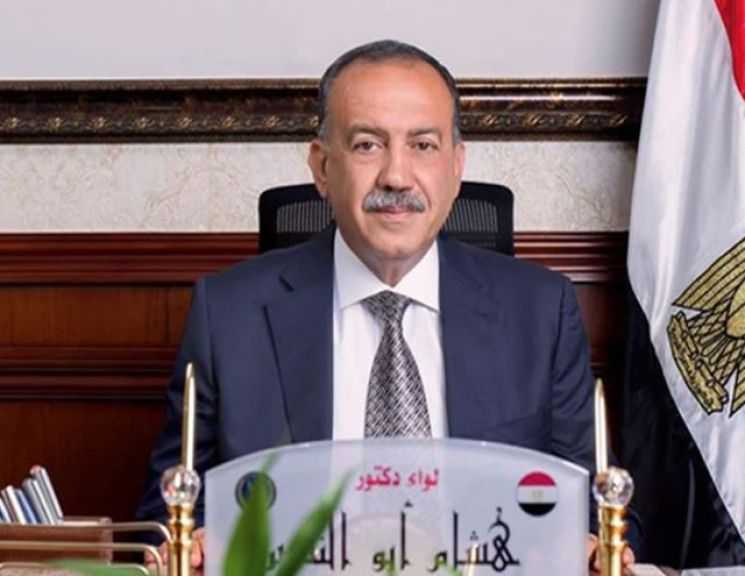 محافظ أسيوط: صيانة وتركيب كشافات كهرباء لرفع كفاءة منظومة الإنارة بقرية دوينة بأبوتيج