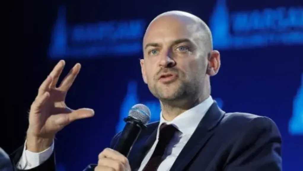 فرنسا تدرس إمكانية إرسال معدات يوتلسات إلى إيران