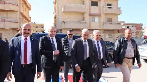 محافظ شمال سيناء ونائب رئيس الشركة القابضة يضعان حجر الأساس لتطوير محطة رافع الصرف الصحي الرئيسية بالعريش