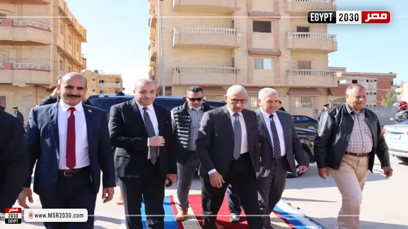 محافظ شمال سيناء ونائب رئيس الشركة القابضة يضعان حجر الأساس لتطوير محطة رافع الصرف الصحي الرئيسية