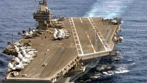 عاجل.. حاملة الطائرات روزفلت دخلت البحر الأحمر