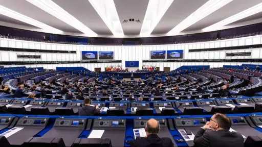 أول تصريح عاجل من البرلمان الأوروبي لترامب بشأن غرينلاند