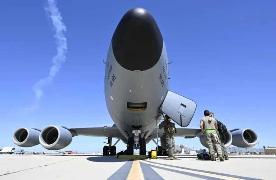 عاجل.. 6 طائرات تزويد بالوقود أقلعت من قاعدة العديد الجوية في قطر