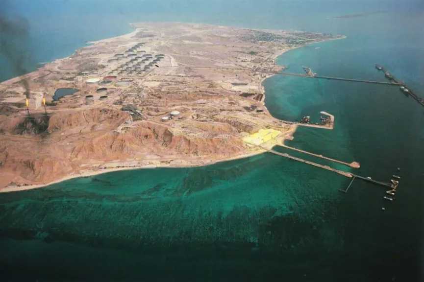 جزيرة خرج الإيرانية: منصة النفط الاستراتيجية في قلب التوتر