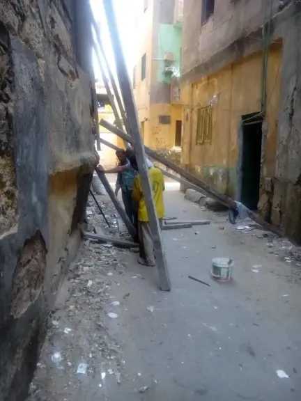 إخلاء عقارين سكنيين بدمنهور بعد رصد شروخات وتصدعات