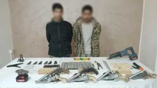 ضبط عنصر جنائي لإدارته ورشة لتصنيع الأسلحة النارية والإتجار بها بالظاهر