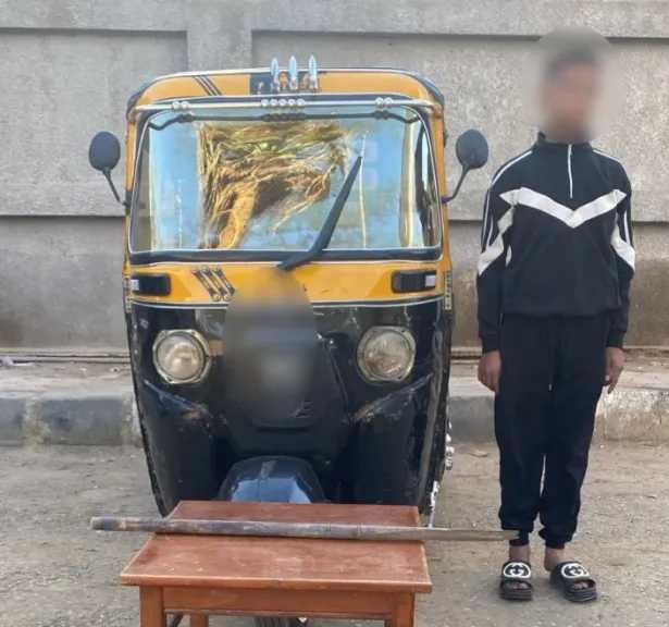 ضبط سائق توك توك لتعديه بعصا خشبية على قائد سيارة بأخميم بسوهاج