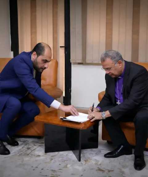 رئيس الطائفة الإنجيلية يوقع عقد تخصيص أرض المقر الجديد وبناء كنيسة بالعاصمة الإدارية