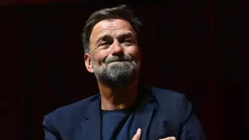 كلوب يعطي الضوء الأخضر لتدريب ريال مدريد.. شرط وحيد يعيده من الاعتزال