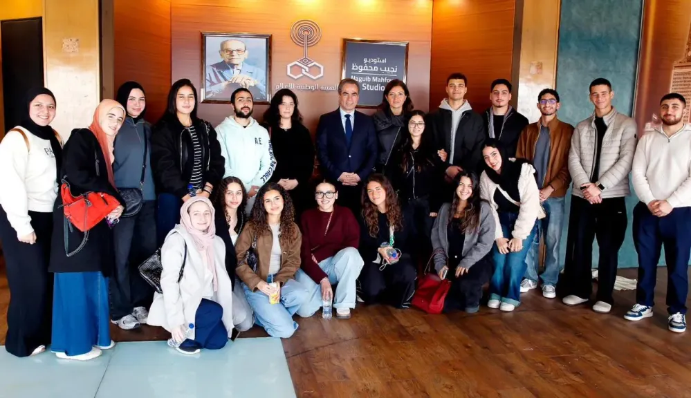 المسلمانى مع طلاب الجامعة الأمريكية