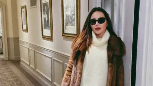 أسماء إبراهيم تخطف الأنظار بإطلالة شتوية أنيقة