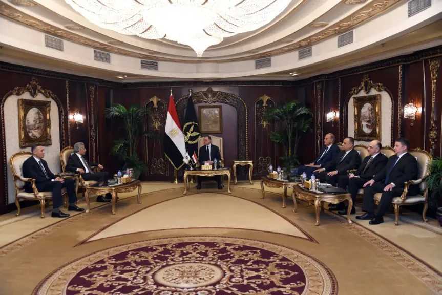 وزير الداخلية يبحث مع أمين عام وزراء الداخلية العرب تعزيز التعاون الأمني المشترك