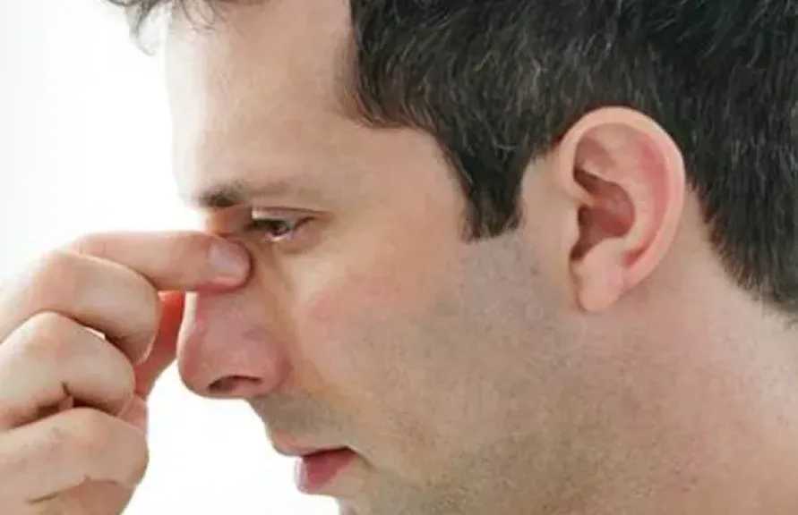 العواصف الترابية تزيد معاناة مرضى الجيوب الأنفية والحساسية.. نصائح للوقاية