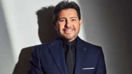 هاني شاكر يطمئن جمهوره بعد جراحة العمود الفقري