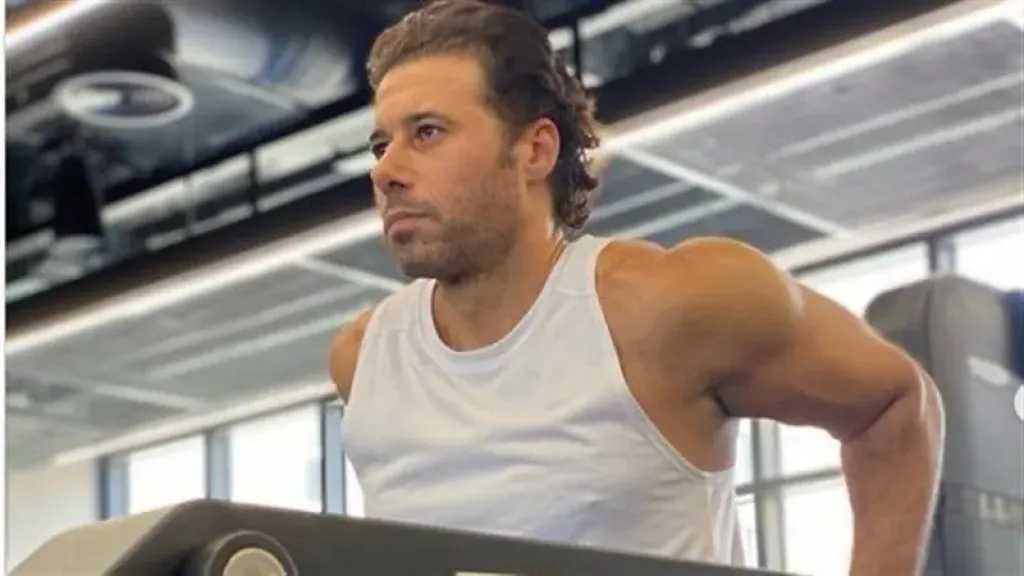 أحمد السعدني يهنئ شقيقته ميريت بصدور كتابها الجديد «دليل»