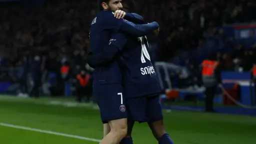 باريس سان جيرمان يفوز على ليل بثلاثية ويتصدر الدوري الفرنسي (فيديو)