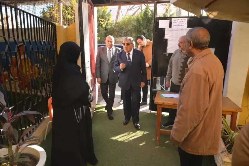 محافظ الدقهلية يتفقد لجان امتحانات الفصل الدراسي الأول للشهادة الإعدادية بمدينة المنصورة