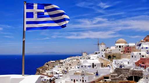 اليونان تعثر على عشرات المهاجرين بينهم أطفال وجثة رجل على شواطئ كريت ورودس