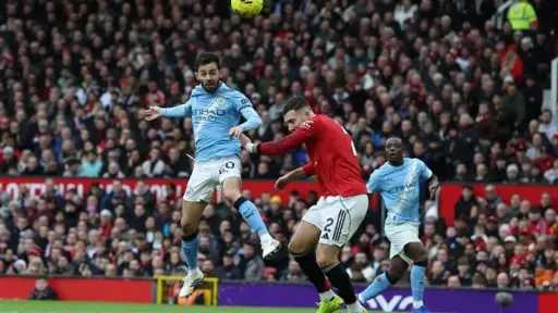 مانشستر يونايتد يفوز على السيتي بثنائية في الدوري الإنجليزي