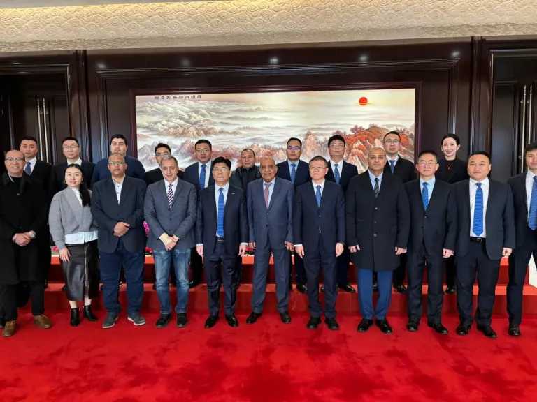 وزير الكهرباء يشهد مراسم توقيع مذكرة تفاهم مع الصين لبناء أول مصنع لإنتاج «Inverters»