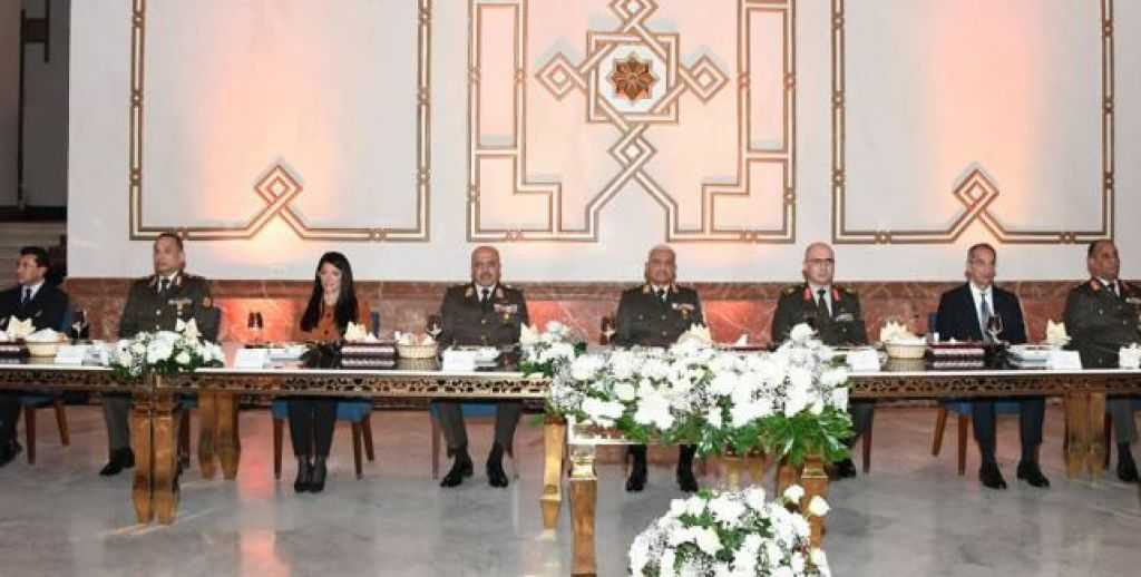 وزير الدفاع يشهد حفل تخرج دورة التمثيل الدبلوماسي العسكري المصري بالخارج