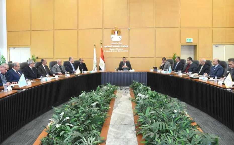 وزير الإسكان يتابع مستجدات منطقة الأعمال المركزية بالعاصمة الجديدة