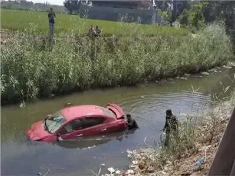 حادث مروري بأسيوط: انقلاب سيارة ملاكي بترعة العزايزة وإصابة شخصين