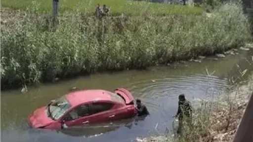 حادث مروري بأسيوط: انقلاب سيارة ملاكي بترعة العزايزة وإصابة شخصين