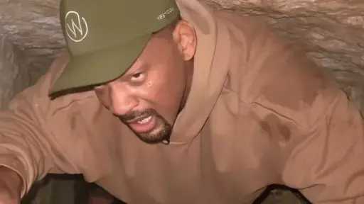 ويل سميث يستكشف الهرم الأكبر بالجيزة ويصف تجربته بأنها فريدة من نوعها
