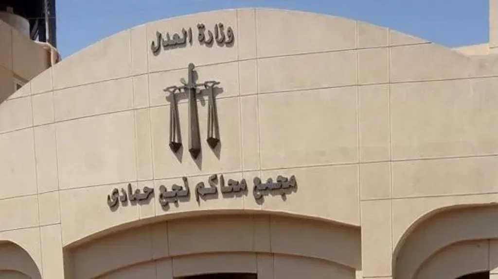 تأجيل محاكمة متهم بقتل مفتش صحة فرشوط طعنًا إلى دور أبريل بقنا