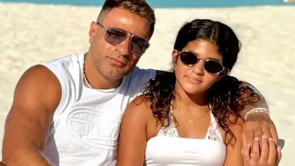 محمد نور يحتفل بعيد ميلاده وابنته علياء ويكشف عن ساعة نادرة من كسوة الروضة الشريفة