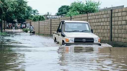 جنوب أفريقيا تعلن حالة كارثة وطنية جراء الفيضانات والطقس القاسي