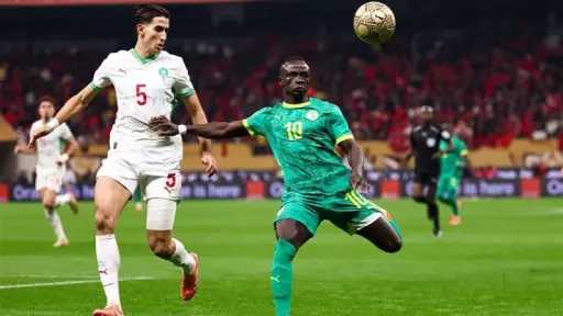 لاعبو السنغال يغادرون الملعب بعد احتساب ركلة جزاء للمغرب في الوقت الضائع