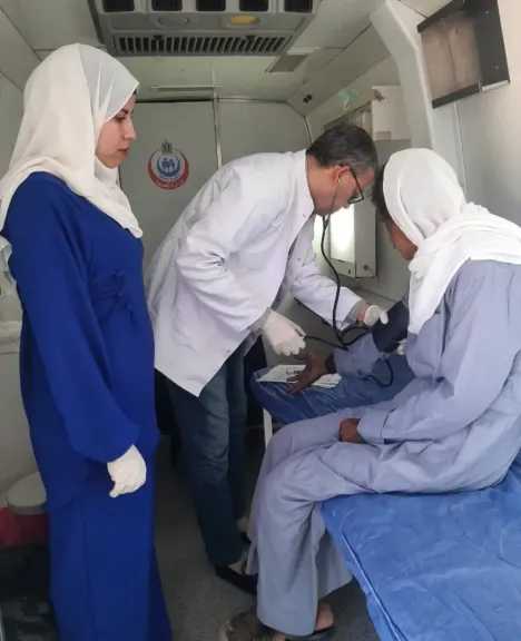 توقيع الكشف الطبي على 2193 مواطنًا بجنوب سيناء ضمن قوافل حياة كريمة