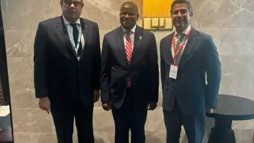 نائب وزير الخارجية يشارك في مراسم تنصيب رئيس جمهورية غينيا المنتخب