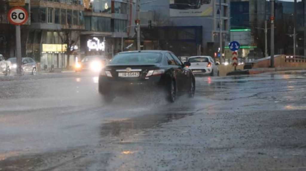 الأمن الأردني يحذر من المنخفض الجوي ويدعو للابتعاد عن مجرى السيول.. تفاصيل