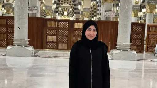 بوسي تنشر صورًا من المسجد النبوي عقب أدائها العمرة
