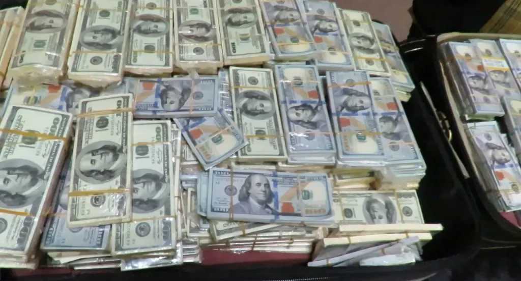 خبير اقتصادي: الجيل الثالث للدولار الأمريكي سيرتبط بالعملات المشفرة