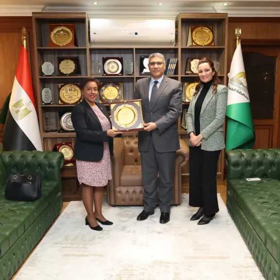 محافظ الجيزة يستقبل سفيرة جمهورية الدومينيكان في مصر لبحث سبل التعاون وتبادل الخبرات