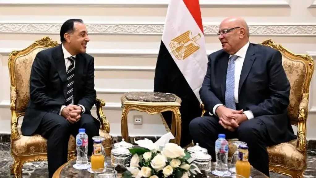 رئيس الوزراء يهنئ هشام بدوي رئيس مجلس النواب بتولي مهام منصبه