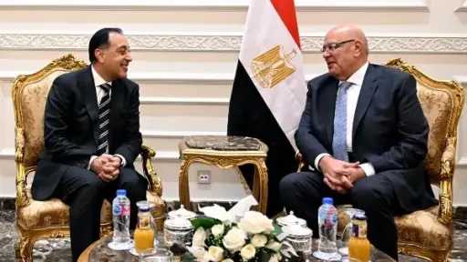 رئيس الوزراء يهنئ هشام بدوي رئيس مجلس النواب بتولي مهام منصبه