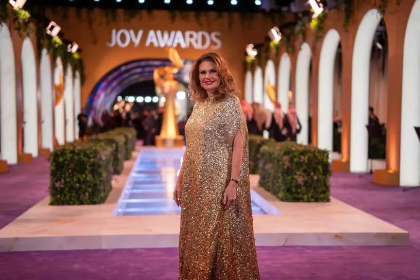 برقم مبالغ.. سعر فستان يسرا في حفل Joy Awards