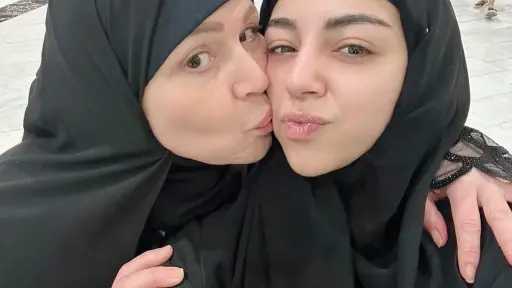 إلهام شاهين تؤدي مناسك  العمرة