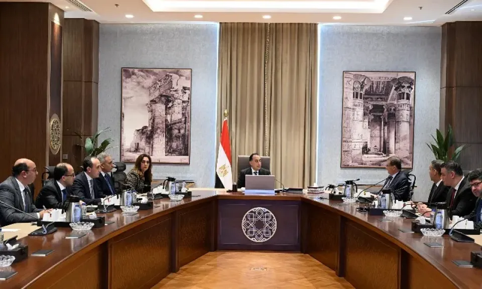 جانب من اجتماع رئيس الوزراء