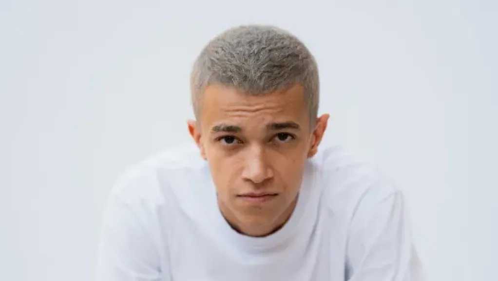 يزن عيد ينضم لمسلسل “صحاب الأرض” مع منة شلبي وإياد نصار