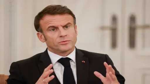 ماكرون في دافوس: لا ينبغي على أوروبا التردد في نشر الأدوات المتاحة لحماية مصالحها