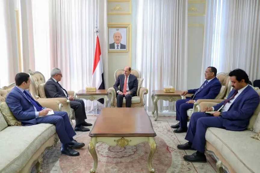 سفير مصر في اليمن يلتقي رئيس مجلس الوزراء وزير الخارجية وشئون المغتربين اليمني